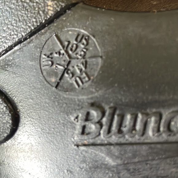 Blundstone Brown Vegan Leather Boots in original box - Picture 7 of 9